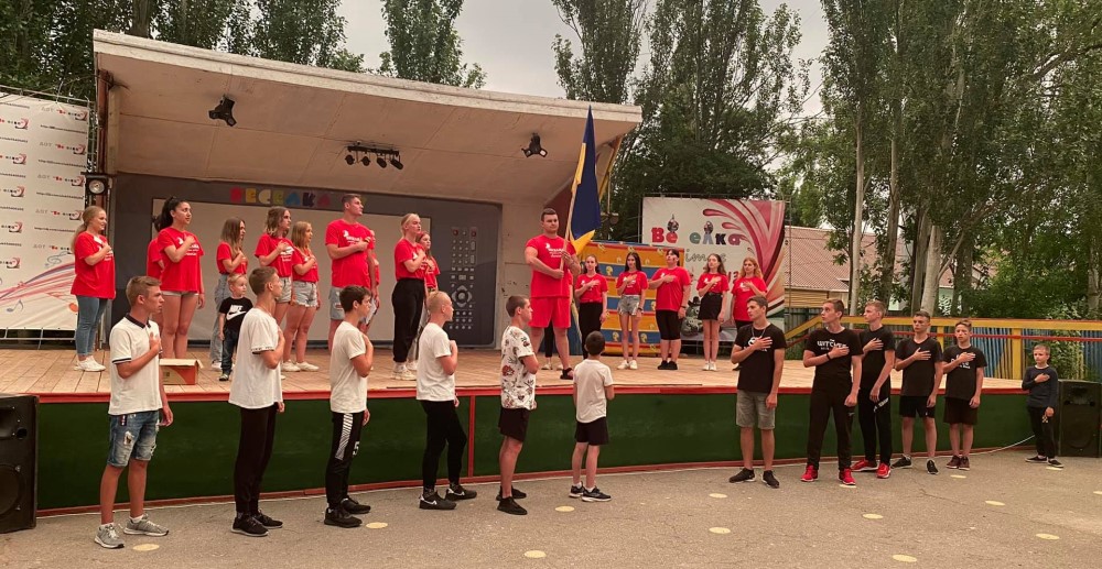 ТРИВАЄ ВІДПОЧИНОК ЧЕРКАСЬКИХ ДІТЕЙ У СКАДОВСЬКУ