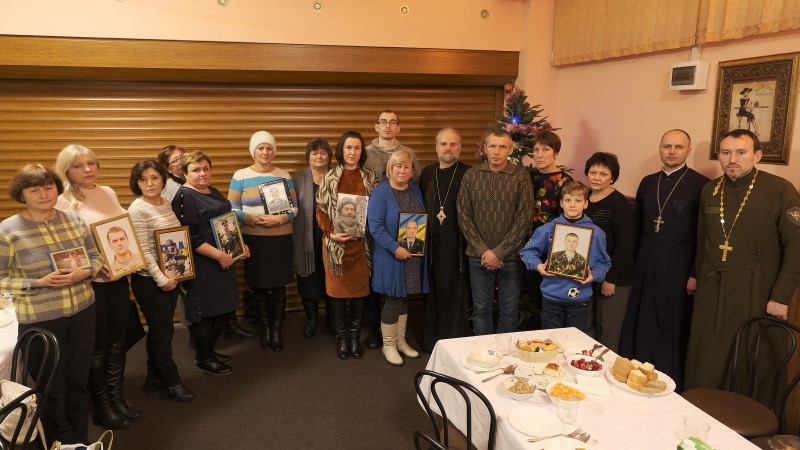 РІЗДВЯНИЙ СВЯТВЕЧІР З РОДИНАМИ УКРАЇНСЬКИХ ВОЇНІВ