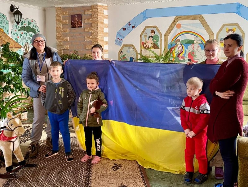 У МІСЦЯХ ПРОЖИВАННЯ ВНУТРІШНЬО ПЕРЕМІЩЕНИХ ОСІБ СТВОРЮЮТЬ ДИТЯЧІ КІМНАТИ